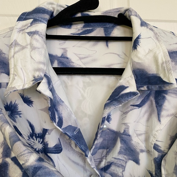 3/$30 Wonderfully floral and lacy. - Picture 3 of 5